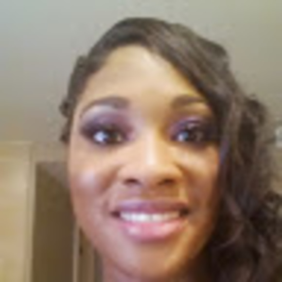 Meet your Posher, Angie - Picture 1 of 1